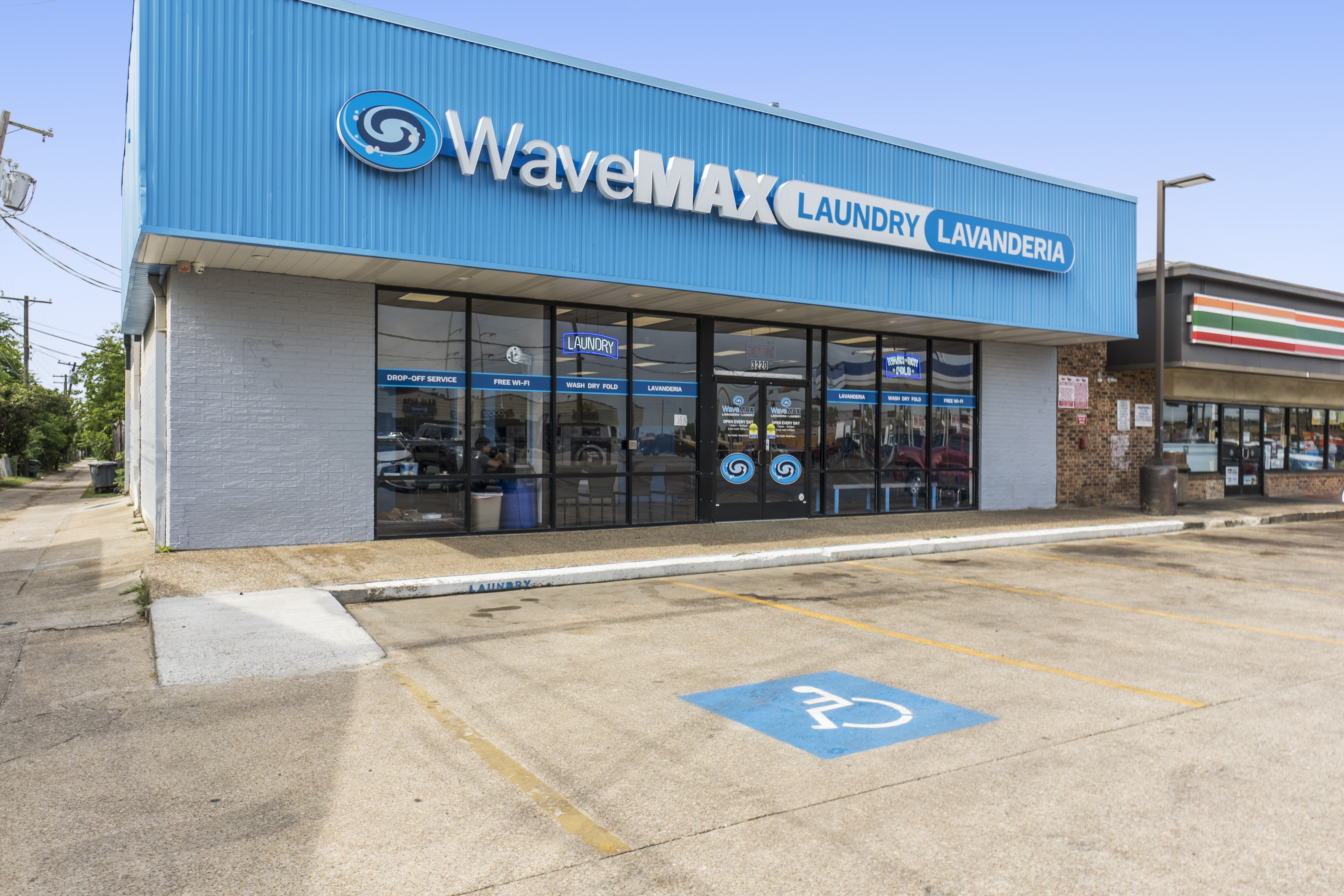 WaveMAX Dallas laundromat
