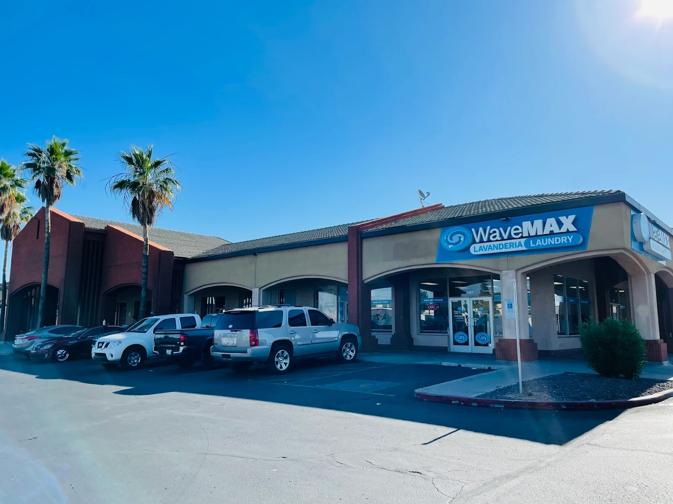 WaveMAX Greenway Phoenix interior 1