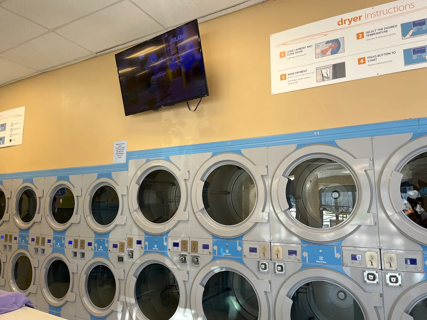Clean attended laundromat Jackson Keller San Antonio, TX