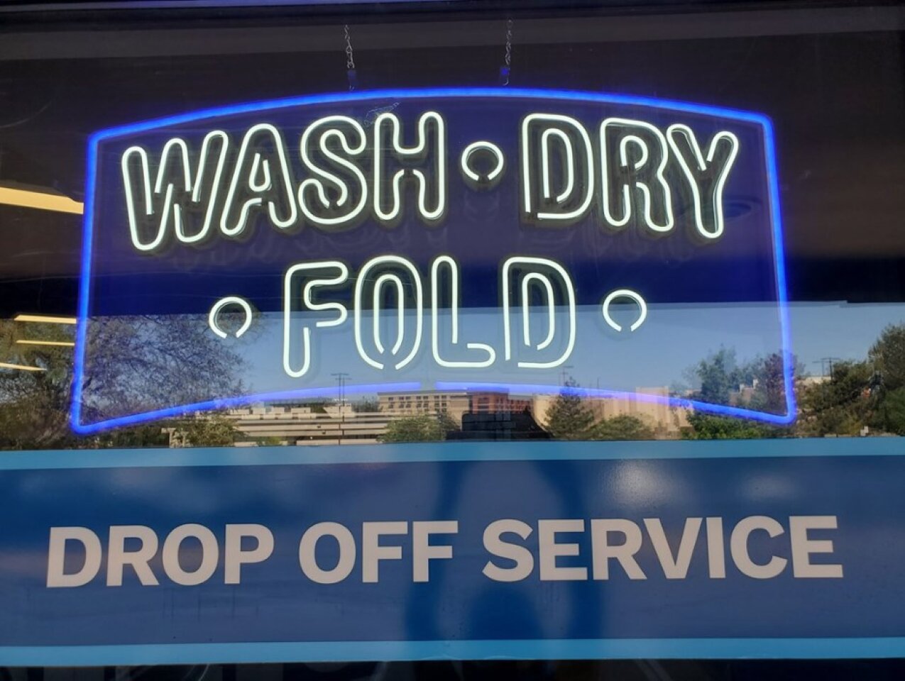 Clean attended laundromat Kent, WA