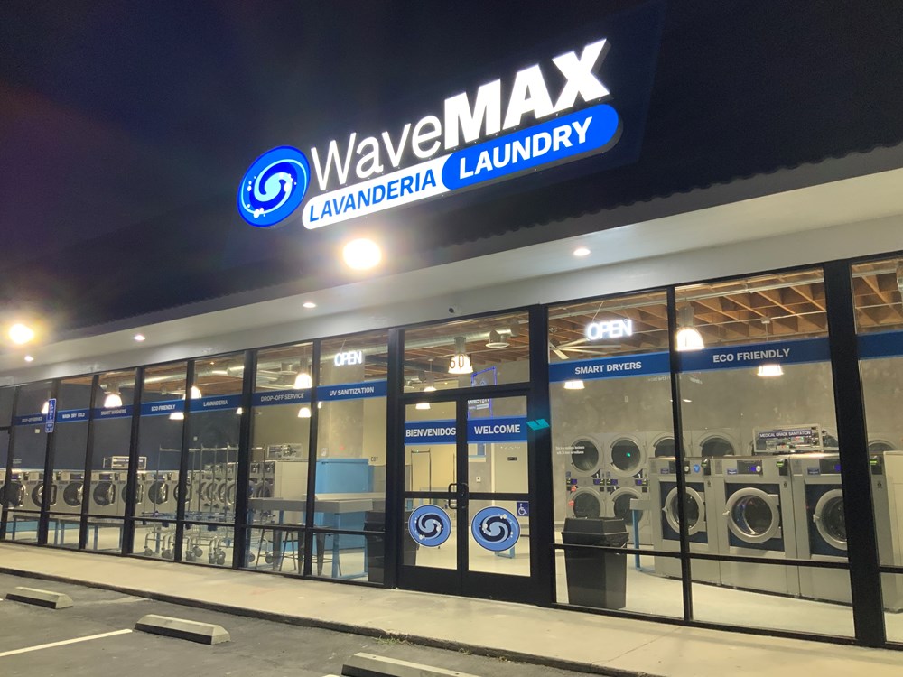 Clean attended laundromat Long Beach, CA