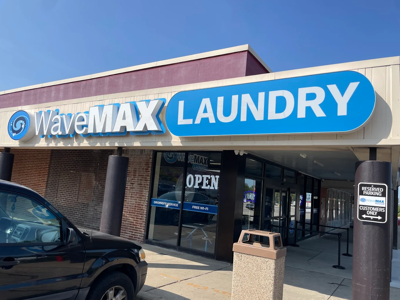 WaveMAX Maple Heights laundromat