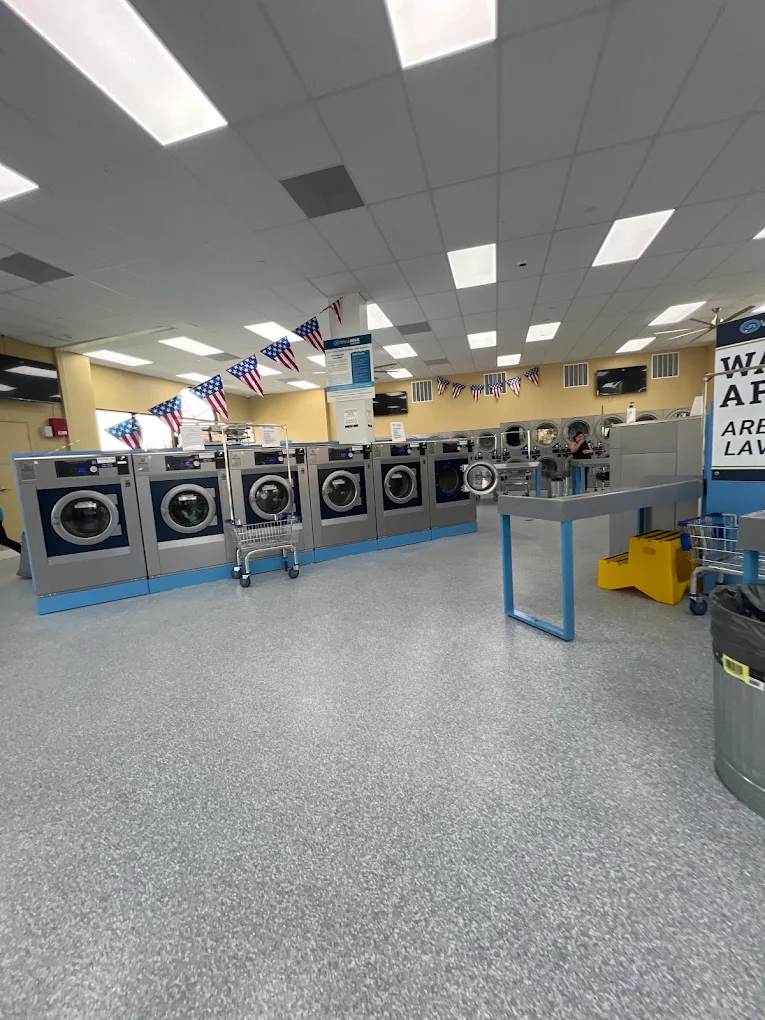 Clean attended laundromat Moreno Valley, CA