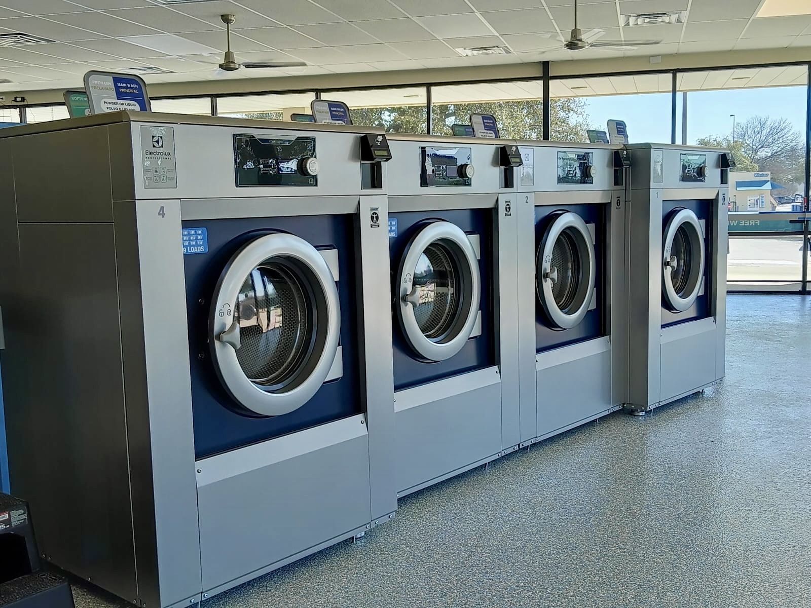 WaveMAX Plano Parker laundromat
