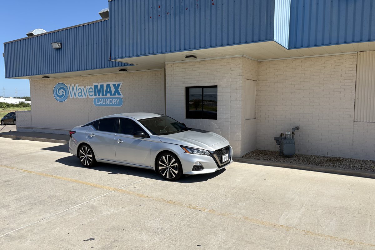 Drive-thru laundry drop-off at WaveMAX Laundry Olaf Drive, Temple, TX