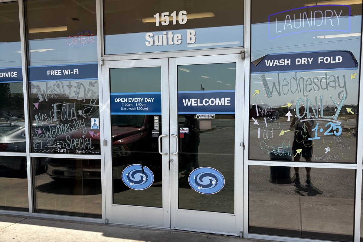 WaveMAX Temple, TX — S 31st St B | WaveMAX Laundry 21 Entrance to WaveMAX Laundry at 1516 S 31st St Suite B, Temple, TX