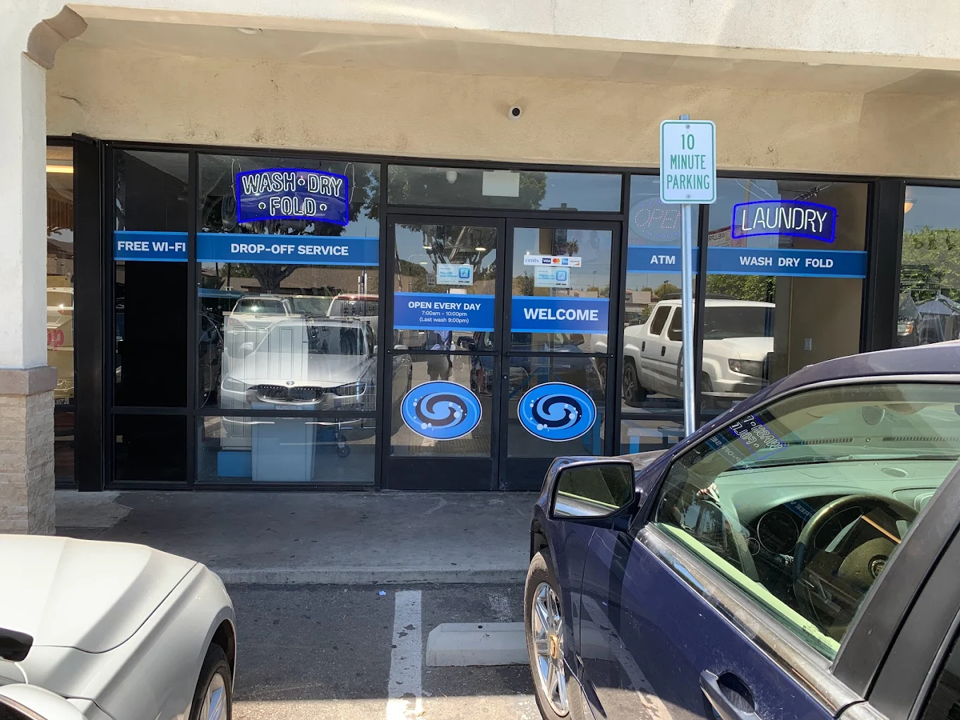 WaveMAX Tustin laundromat